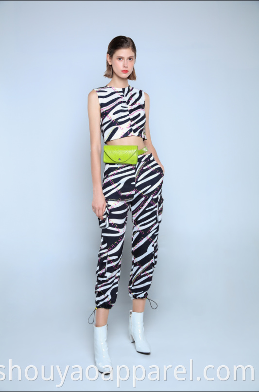 ROUND NECK ZEBRA PRINTCROPPED VEST